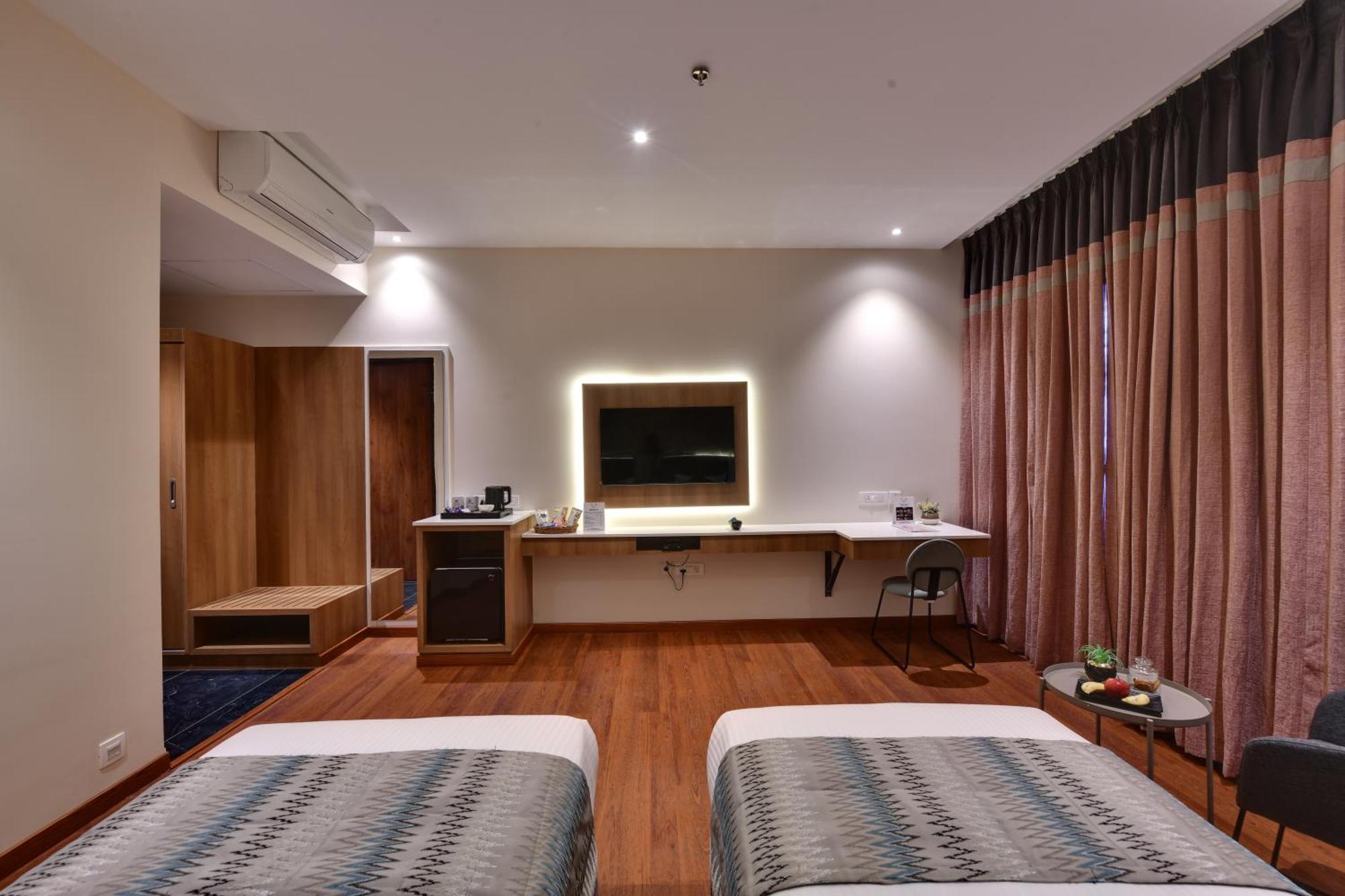 Click Hotel Vista-International Airport Dod Jala Exterior photo